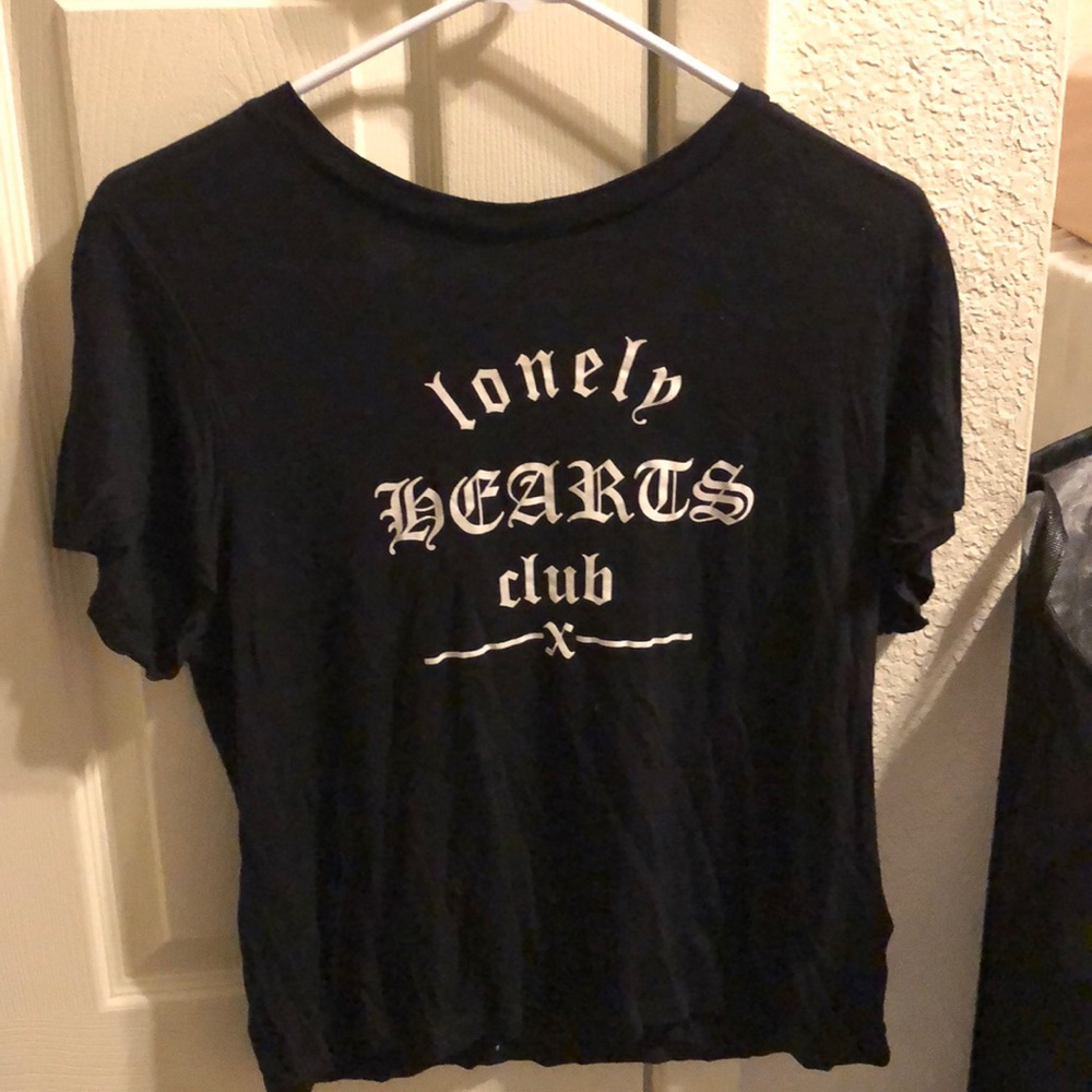 black tee